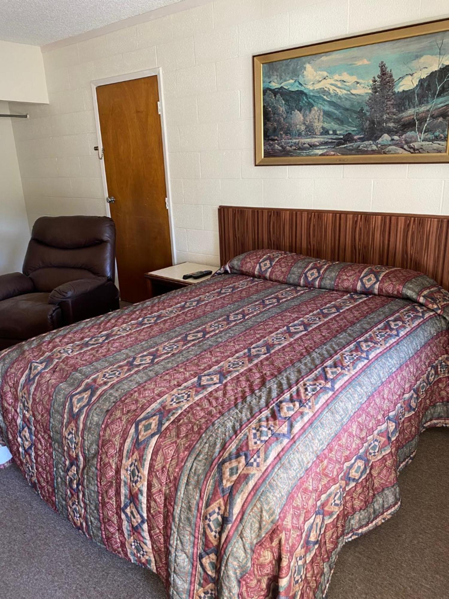 Forest Lodge Motel Happy Camp Exterior photo